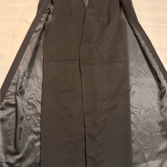 Black Sleeveless Vest Cloak - Picture 6 of 6